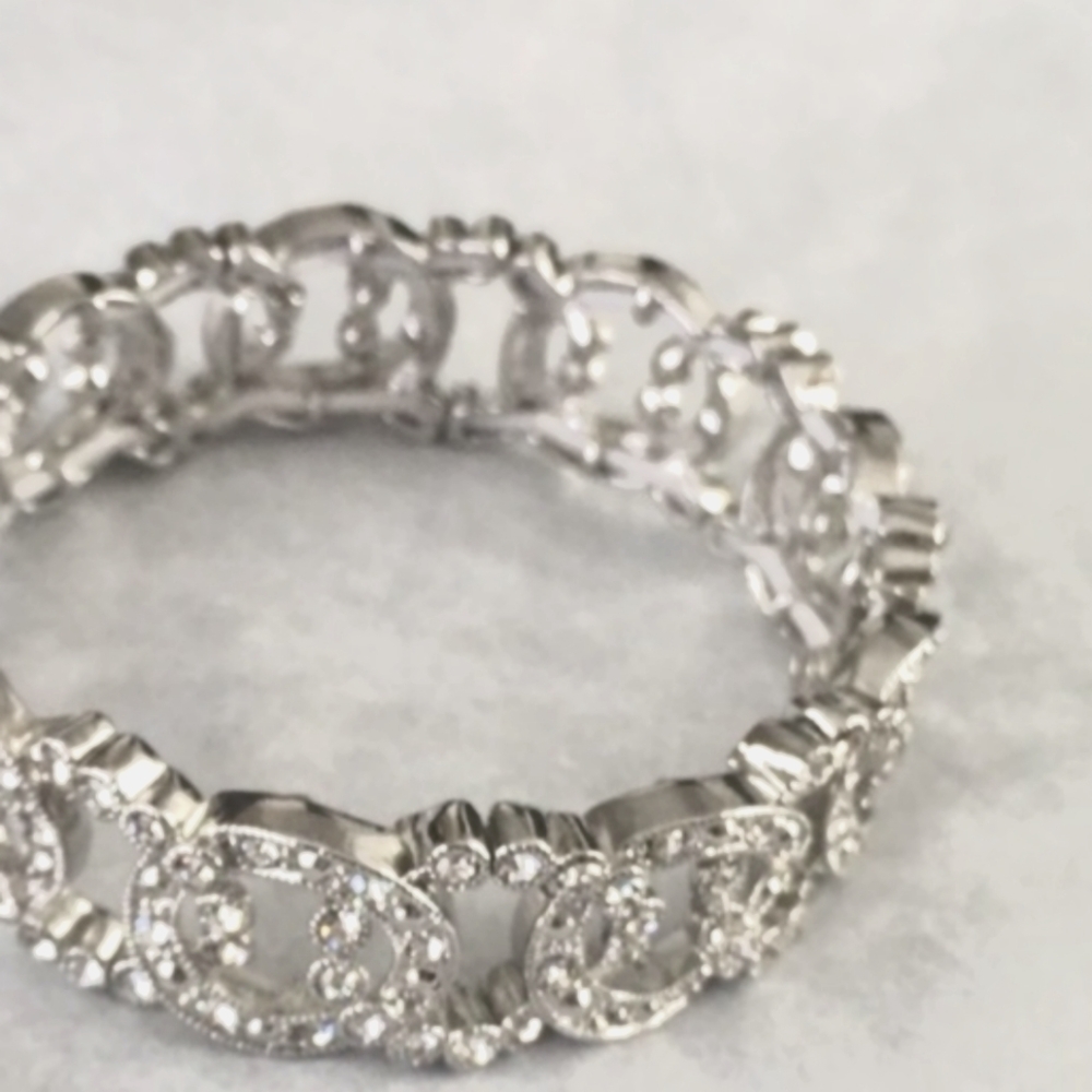 🩶🐈‍⬛🩶 Awesome Interlocking Circle Rhinestone Stretch Bracelet